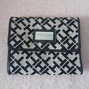 Tommy Hilfiger Tri-fold Wallet with TH Logo, Black and Beige.  NWOT